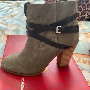 Woman Carlos Santana booties never worn